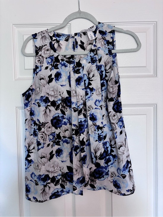 White House Black Market Tops - White House Black Market Sleeveless Floral Blouse